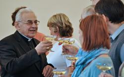 Kdo žije v nenávisti, zůstává zaživa v hrobě Kdo žije v nenávisti, zůstává zaživa v hrobě