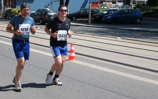 V běhu na dlouhou trať nejsme sami V běhu na dlouhou trať nejsme sami