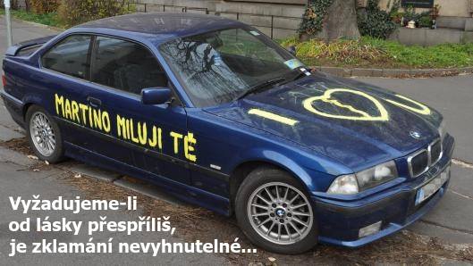 Láska - zklamání  / auto s nápisem Miluji tě