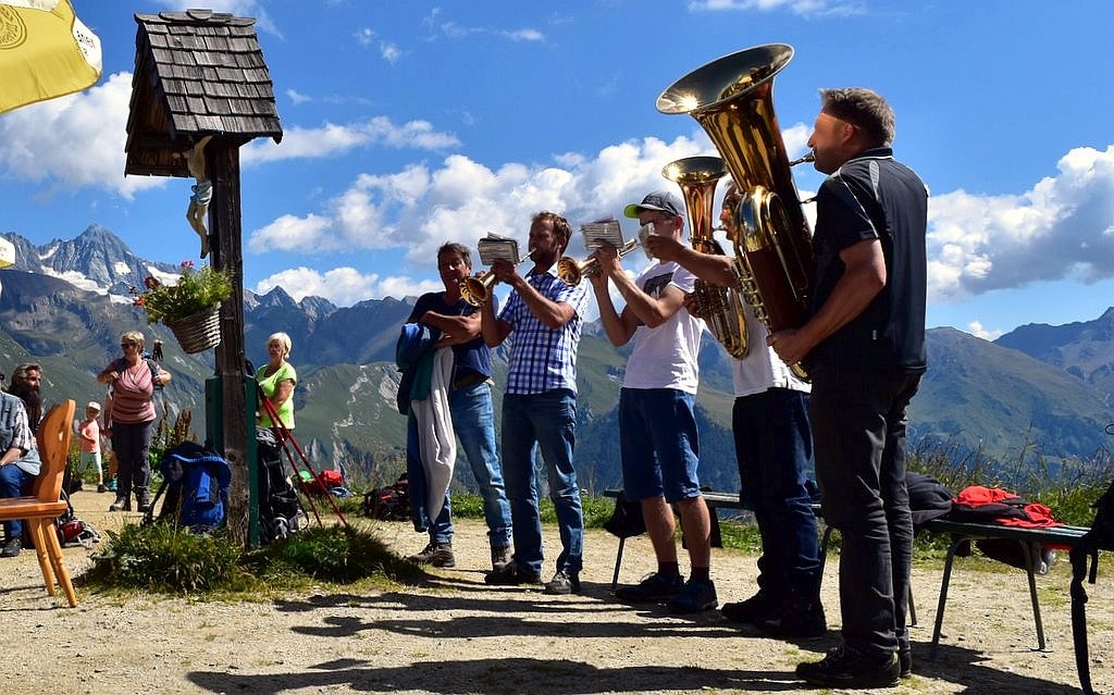 kapela v Alpách / -ima-
