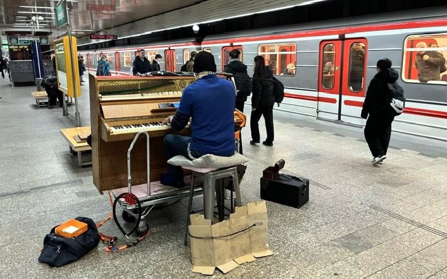 Klavírista v metru / -ima-