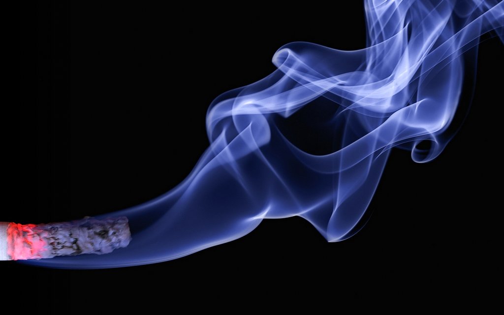 kouř, cigareta / Fotka od Ralf Kunze z Pixabay