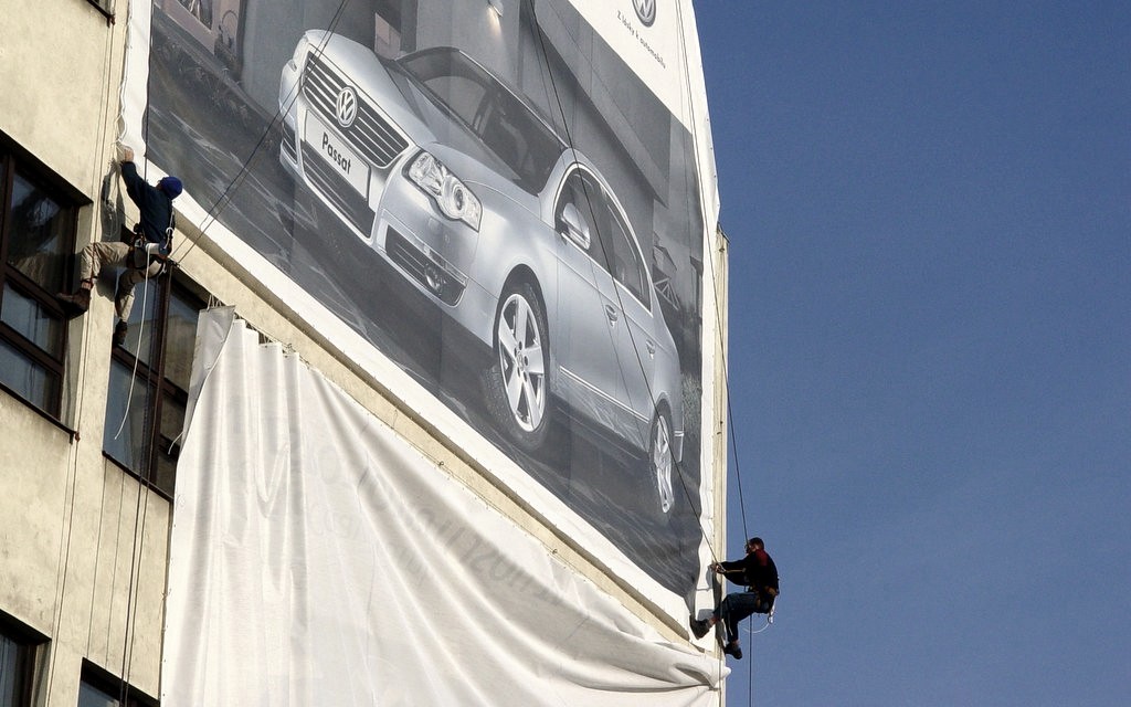 horolezec, auto, reklama / -ima-