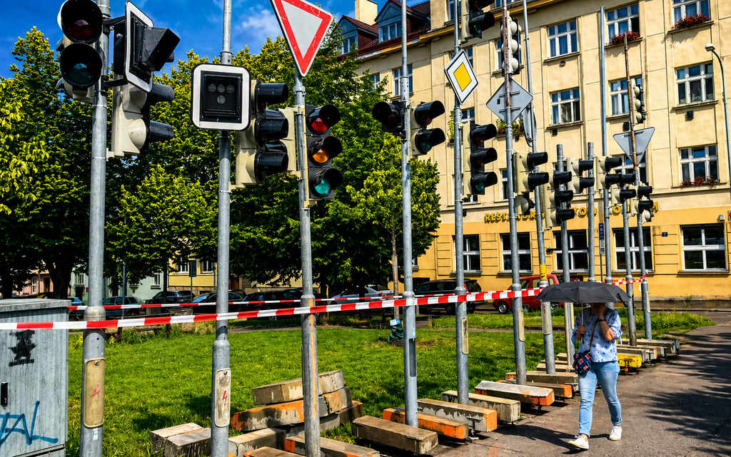 semafory, chodník, chodec, ulice téma rozhodování, rozlišování / foto: -ima-