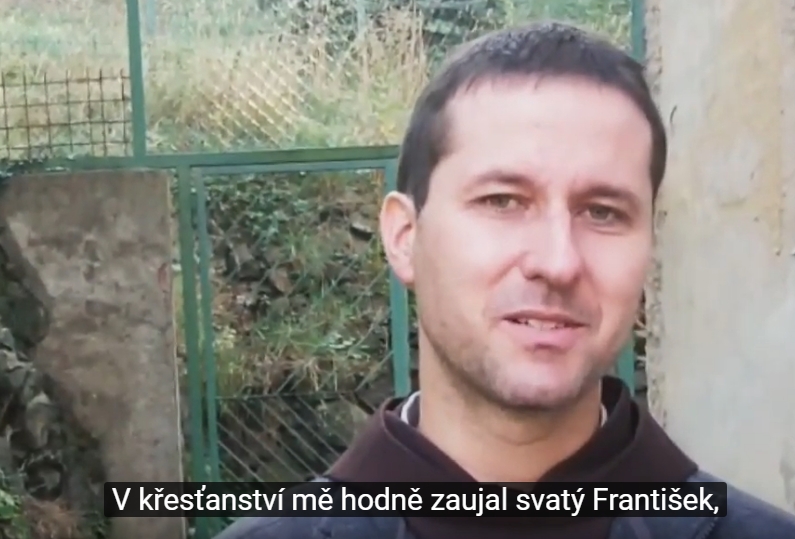 "Mafie mi zabila bratra" říká františkánský kněz
