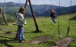 žena, matka, dcera, houpačka, houpání, horizont, hory, Krkonoše, příroda / foto -ima-