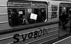 metro, listopad 1989, nápis / foto -ima-