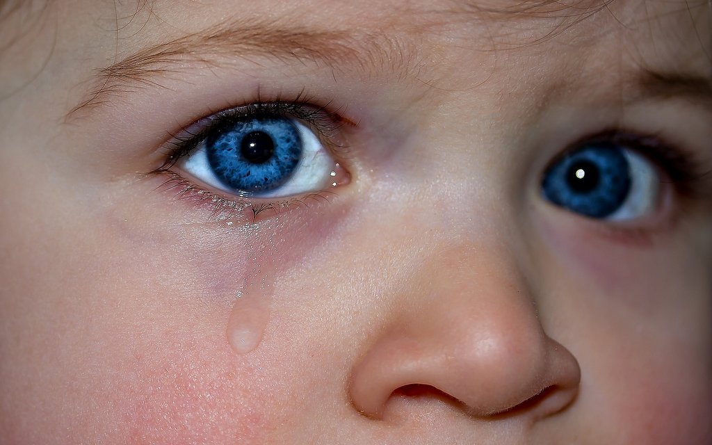 Dítě, pláč, slza / Fotka od Myriams-Fotos z Pixabay