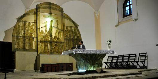Jediný skleněný oltář na světě je na Šumavě - a stojí za zhlédnutí… 