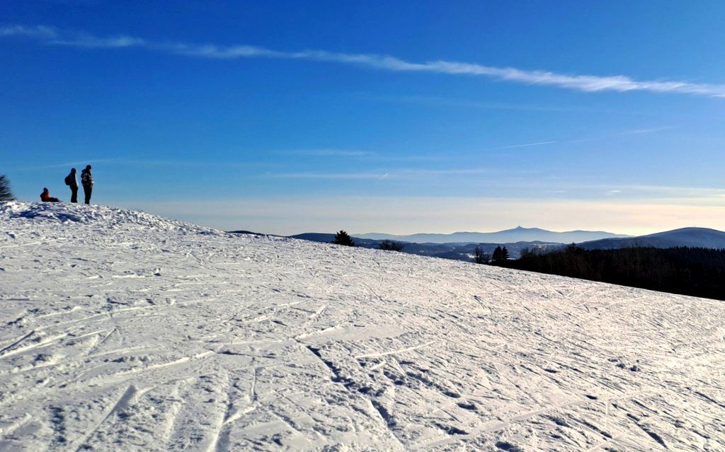 krajina, horizont, rozhled, výhled, sníh, kopce, postavy, obloha / foto: -RuM-
