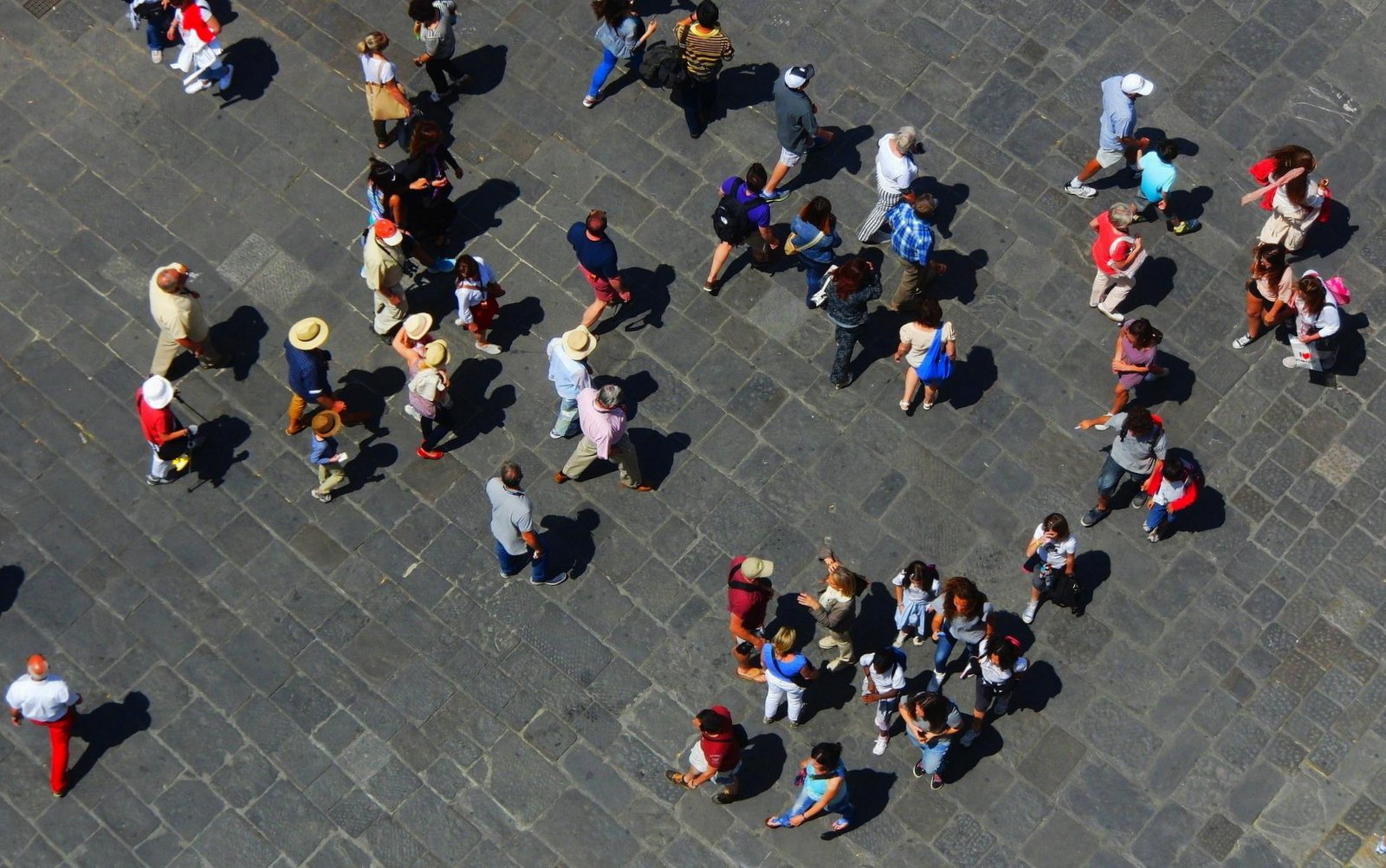 dav lidí na náměstí / foto: pixabay.com
