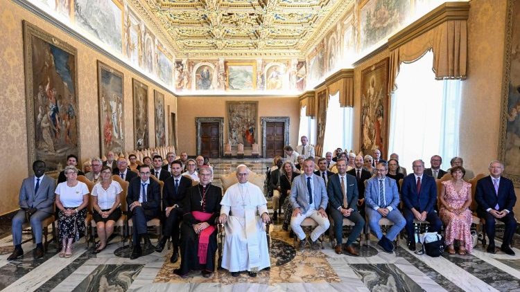 Pope Leo meets with elected officials from FrancePope Leo meets with elected officials from France  (@VATICAN MEDIA)