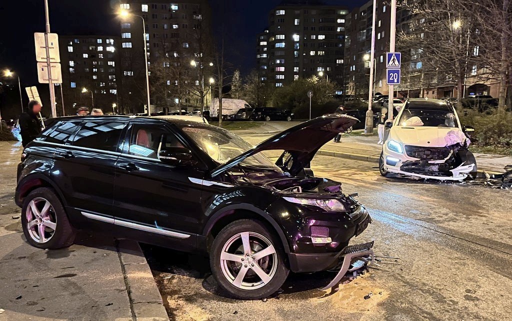 auto, auta, ulice, bouračka, nehoda / -ima-