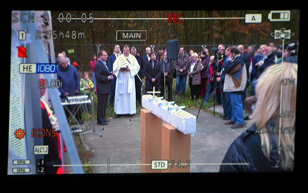 LCD displej, žehnání základního kamene kostela Krista Spasitele v Praze na Barradově / foto: -ima-