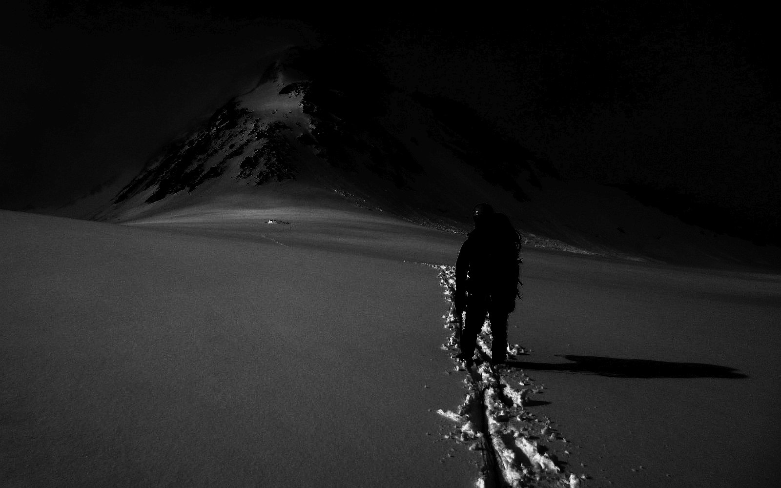 hory, sníh, noc, cesta, tma, světlo, horolezec / foto PS